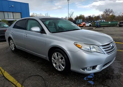 2011 Toyota Avalon Base z USA, uszkodzony, nr VIN 4T1BK3DB9BU395352